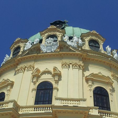 Hotel Pension Alte Muehle Клостернойбург Экстерьер фото