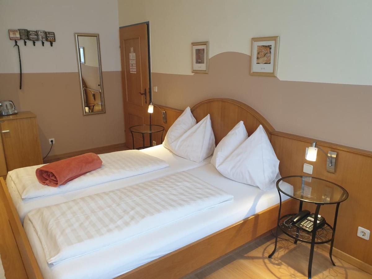 Hotel Pension Alte Muehle Клостернойбург Экстерьер фото