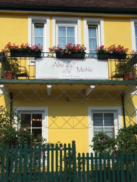 Hotel Pension Alte Muehle Клостернойбург Экстерьер фото