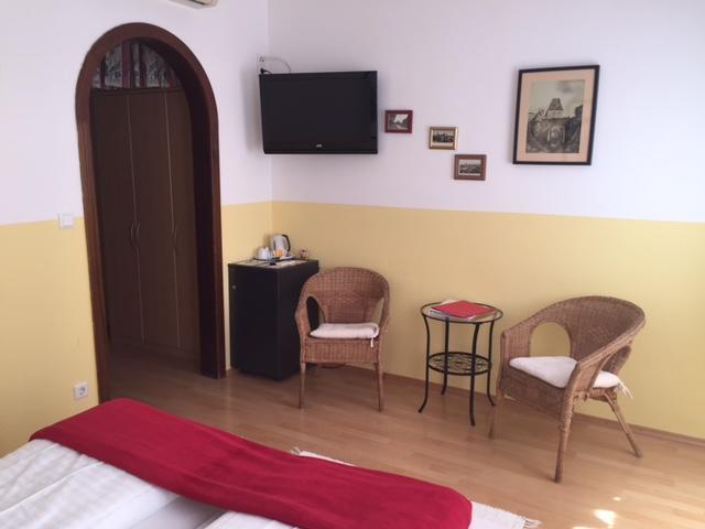 Hotel Pension Alte Muehle Клостернойбург Экстерьер фото